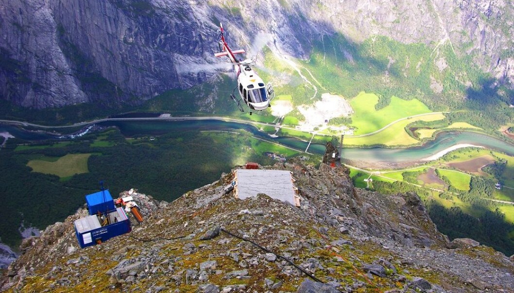 Etter ein vinterdvale starta Veslemanen i slutten av juni 2015 å røre på seg igjen, og NVEs geologar overvakar dette nøye. Dette området er i dag overvaka med bruk av radar som måler tusenvis av punkter i heile fjellsida. Bildet er teken ved det ustabile fjellpartiet Mannen i Romsdalen. (Foto: Einar Anda/NVE) Etter ein vinterdvale starta Veslemanen i slutten av juni 2015 å røre på seg igjen, og NVEs geologar overvakar dette nøye. Dette området er i dag overvaka med bruk av radar som måler tusenvis av punkter i heile fjellsida. Bildet er teken ved det ustabile fjellpartiet Mannen i Romsdalen. (Foto: Einar Anda/NVE)