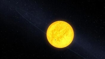 Når en planet passerer foran stjernen, kan forskerne oppdage den. Det skaper nemlig en liten endring i det lyset som når fram til oss. (Foto: (Illustrasjon: KU)) Når en planet passerer foran stjernen, kan forskerne oppdage den. Det skaper nemlig en liten endring i det lyset som når fram til oss. (Foto: (Illustrasjon: KU))