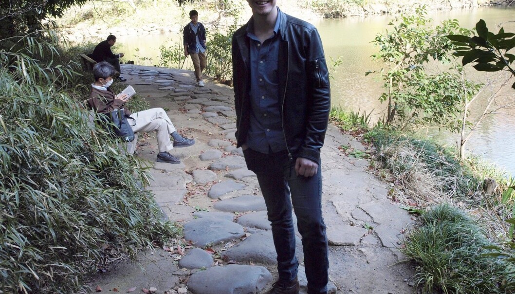 Turstien rundt karpedammen er ein naturleg plass å kunna ta eit lite avbrekk frå doktorarbeidet, meiner Olav Aanes Fagerlund, som tar doktorgrad i utvikling av betre programvare til simulering ved The University of Tokyo. (Foto: Martin Toft) Turstien rundt karpedammen er ein naturleg plass å kunna ta eit lite avbrekk frå doktorarbeidet, meiner Olav Aanes Fagerlund, som tar doktorgrad i utvikling av betre programvare til simulering ved The University of Tokyo. (Foto: Martin Toft)