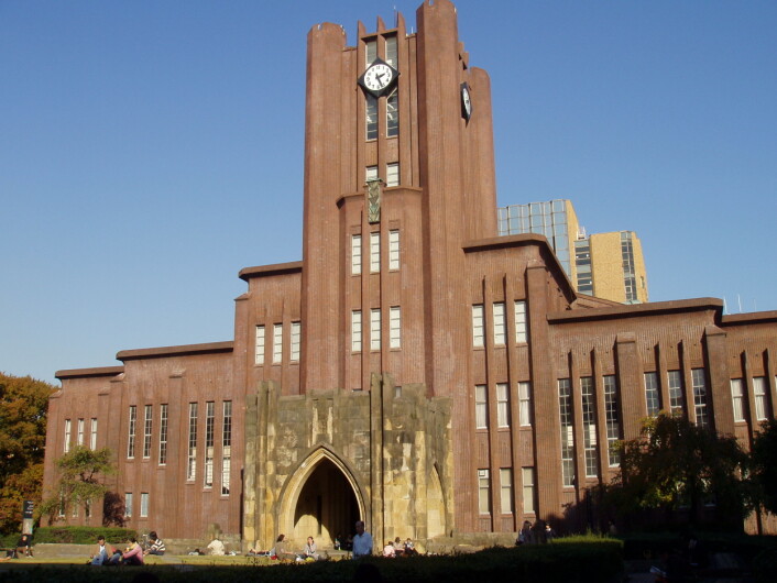 The University of Tokyo er Japans eldste universitet og har 30 000 studentar. Det reknes som Asias beste universitet. (Foto: Daderot, Wikimedia Commons) The University of Tokyo er Japans eldste universitet og har 30 000 studentar. Det reknes som Asias beste universitet. (Foto: Daderot, Wikimedia Commons)
