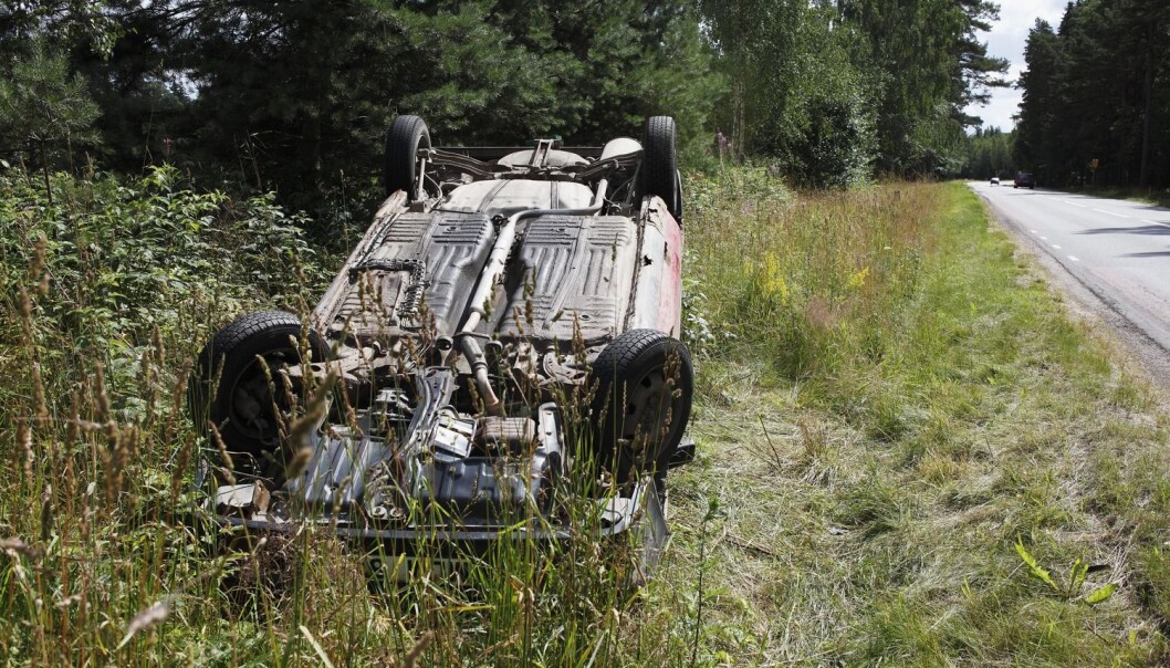 En trafikkulykke i Sverige. Siden fartsgrensene ble senket på noen veier i 2008, har antallet drepte på de veiene gått ned. (Foto: Mikael Andersson/Samfoto Mira) En trafikkulykke i Sverige. Siden fartsgrensene ble senket på noen veier i 2008, har antallet drepte på de veiene gått ned. (Foto: Mikael Andersson/Samfoto Mira)
