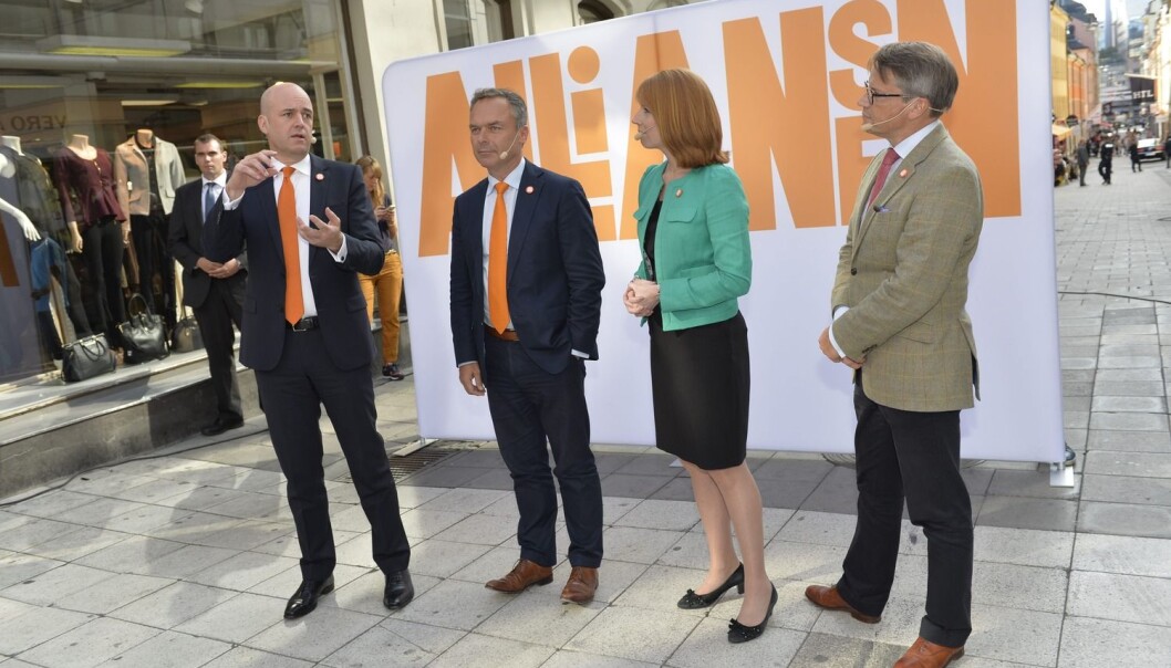 Mange av de svenske partiene var svært synlige i fjorårets valgkamp, som den tidligere regjeringsalliansen Fredrik Reinfeldt (Moderaterna), Jan Björklund (Folkpartiet), Annie Lööf (Centerpartiet) og Göran Hägglund (Kristdemokraterna). Men et massivt og velsmurt valgmaskineri fristet ikke velgerne. (Foto: Jonas Ekstrømer/NTB scanpix) Mange av de svenske partiene var svært synlige i fjorårets valgkamp, som den tidligere regjeringsalliansen Fredrik Reinfeldt (Moderaterna), Jan Björklund (Folkpartiet), Annie Lööf (Centerpartiet) og Göran Hägglund (Kristdemokraterna). Men et massivt og velsmurt valgmaskineri fristet ikke velgerne. (Foto: Jonas Ekstrømer/NTB scanpix)