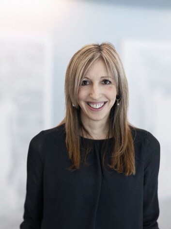 – Dette er veldig interessant, men det er en lenge til den kunstige cella kan opereres inn i mennesker, sier Ioanna Sandvig, forsker ved Institutt for nevromedisin ved NTNU.
(FOTO: GEIR MOGEN / NTNU) – Dette er veldig interessant, men det er en lenge til den kunstige cella kan opereres inn i mennesker, sier Ioanna Sandvig, forsker ved Institutt for nevromedisin ved NTNU.
(FOTO: GEIR MOGEN / NTNU)