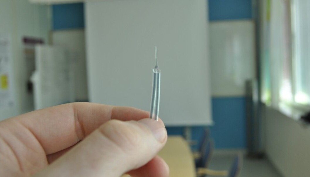 Denne nervecella av plast kan motta og sende videre kjemiske signaler, akkurat som virkelige nerveceller i menneskekroppen. (FOTO: SWEDISH MEDICAL NANOSCIENCE CENTER) Denne nervecella av plast kan motta og sende videre kjemiske signaler, akkurat som virkelige nerveceller i menneskekroppen. (FOTO: SWEDISH MEDICAL NANOSCIENCE CENTER)