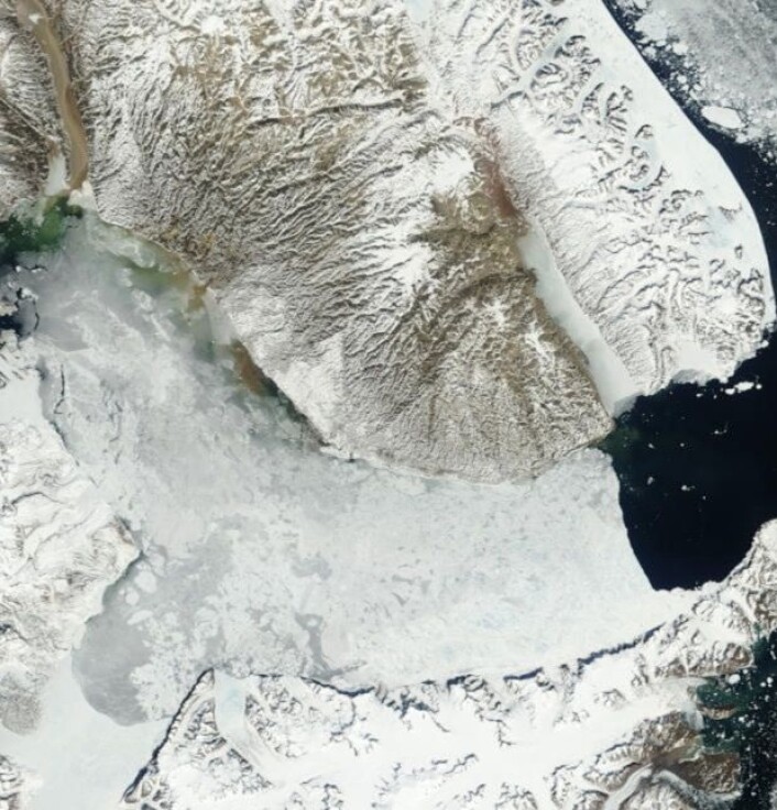 Scoresbysund sett fra NASAs satellitt Terra 26. juni. (Bilde: NASA Terra MODIS) Scoresbysund sett fra NASAs satellitt Terra 26. juni. (Bilde: NASA Terra MODIS)
