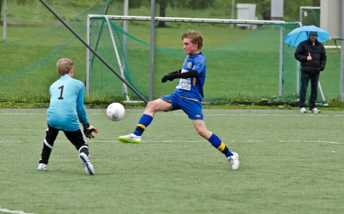 Erik Hilleren på vei til å score et av sine fem mål i kampen som Bøler vant 8–3. (Foto: Andreas B. Johansen) Erik Hilleren på vei til å score et av sine fem mål i kampen som Bøler vant 8–3. (Foto: Andreas B. Johansen)