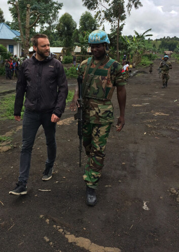 Stian Kjeksrud på feltarbeid for å se på FN-operasjonen i Kongo. (Foto: Alexander Beadle, FFI)