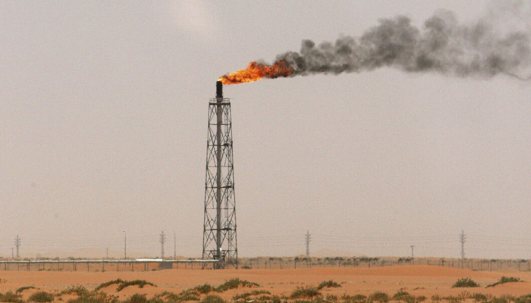 Opec-landene fortsetter å produsere olje som før. En gassflamme i ørkenen nær oljefeltet Khurais i Saudi-Arabia. (Foto: Ali Jarekji, Reuters) Opec-landene fortsetter å produsere olje som før. En gassflamme i ørkenen nær oljefeltet Khurais i Saudi-Arabia. (Foto: Ali Jarekji, Reuters)