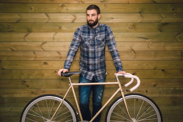 Ifølge Bjørnskau ved TØI har hipstersyklistene gjerne klassiske sykler eller nye retrosykler. De sykler helst i vanlige klær, uten lys og hjelm, og er generelt mindre opptatt av sikkerhet. (Foto: Microstock) Ifølge Bjørnskau ved TØI har hipstersyklistene gjerne klassiske sykler eller nye retrosykler. De sykler helst i vanlige klær, uten lys og hjelm, og er generelt mindre opptatt av sikkerhet. (Foto: Microstock)