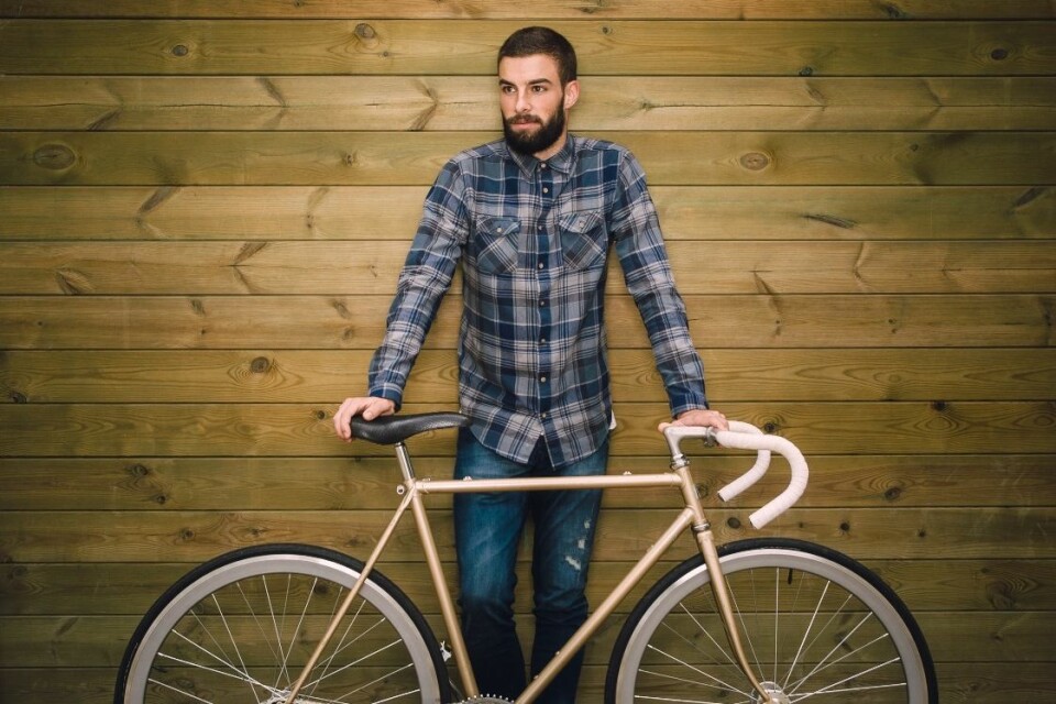 Ifølge Bjørnskau ved TØI har hipstersyklistene gjerne klassiske sykler eller nye retrosykler. De sykler helst i vanlige klær, uten lys og hjelm, og er generelt mindre opptatt av sikkerhet. (Foto: Microstock)