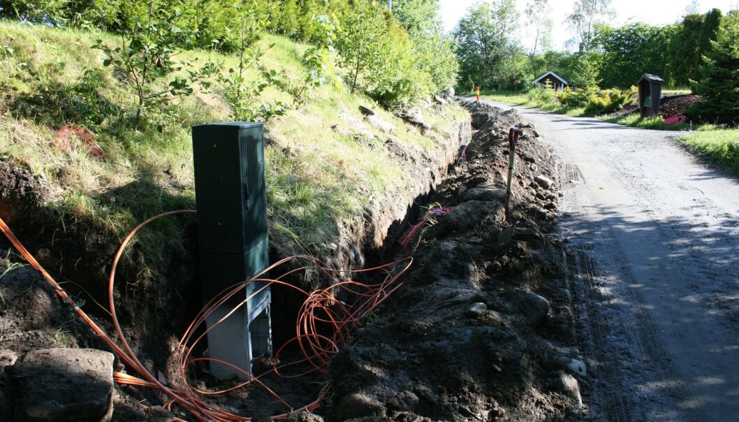 – Breiband er ein grunnleggjande infrastruktur, på linje med straum og vatn. Alt pratet om å kome heimatt og flytte hit er ikkje verdt noko utan breiband, seier Ivar Petter Grøtte, forskingsleiar for IKT ved Vestlandsforsking, som har følgt Sogn og Fjordane sitt arbeid med breibandutbygging gjennom meir enn 10 år. (Foto: Øyvind Engan, NTB scanpix) – Breiband er ein grunnleggjande infrastruktur, på linje med straum og vatn. Alt pratet om å kome heimatt og flytte hit er ikkje verdt noko utan breiband, seier Ivar Petter Grøtte, forskingsleiar for IKT ved Vestlandsforsking, som har følgt Sogn og Fjordane sitt arbeid med breibandutbygging gjennom meir enn 10 år. (Foto: Øyvind Engan, NTB scanpix)
