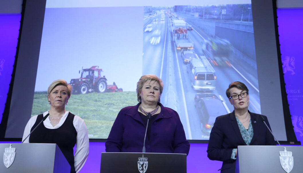 Alle snakker om det bærekraftige samfunnet, men det finnes ingen politikk som leder dit, mener svensk professor Göran Sundqvist. Her legger regjeringen fram forslag til norsk klimaforpliktelse for 2030. (Foto: Terje Pedersen / NTB scanpix) Alle snakker om det bærekraftige samfunnet, men det finnes ingen politikk som leder dit, mener svensk professor Göran Sundqvist. Her legger regjeringen fram forslag til norsk klimaforpliktelse for 2030. (Foto: Terje Pedersen / NTB scanpix)