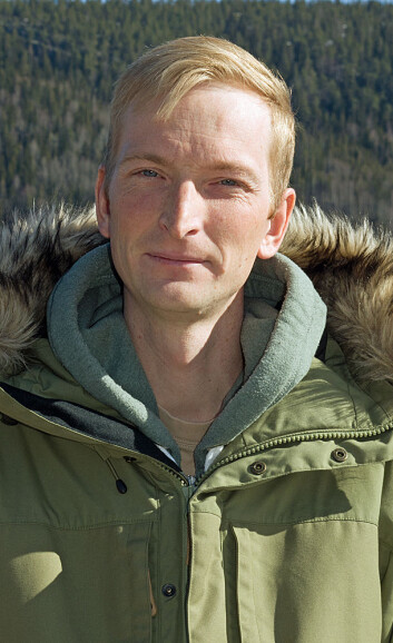 Simen Pedersen prøver blant annet å gjerde inn ungskogen, men er redd for at det blir for dyrt. (Foto: Georg Mathisen) Simen Pedersen prøver blant annet å gjerde inn ungskogen, men er redd for at det blir for dyrt. (Foto: Georg Mathisen)