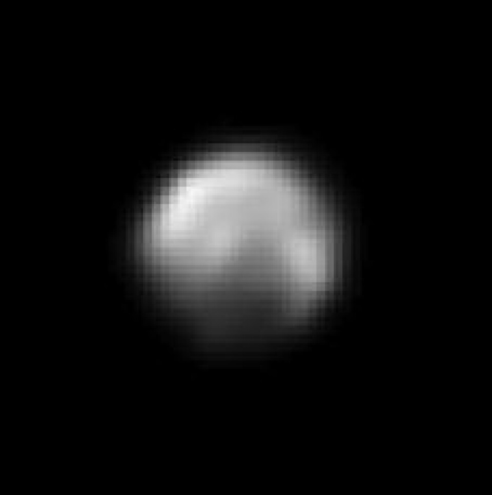 Pluto sett av New Horizons den 12. mai i 2015. Sonden nærmer seg stadig. (Foto: NASA)