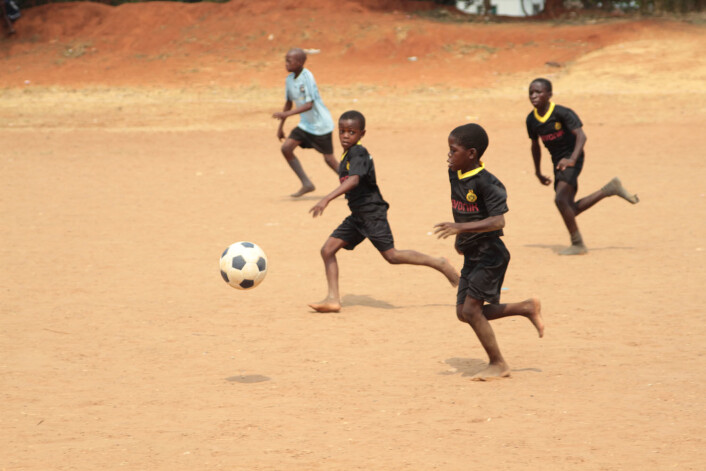 Hvor mye mer enn fotballglede kommer det ut av idrettsbistand? Anders Hasselgård har observert hvordan de norske prosjektene iverksettes i mottakerlandet. (Foto: Geir Owe Fredheim/NIF) Hvor mye mer enn fotballglede kommer det ut av idrettsbistand? Anders Hasselgård har observert hvordan de norske prosjektene iverksettes i mottakerlandet. (Foto: Geir Owe Fredheim/NIF)