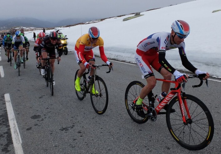 Alexander Kristoff får god hjelp av pliktoppfyllende Katusha-lagkamerat opp mot Flistjønnskaret. (Foto: Eivind Torgersen) Alexander Kristoff får god hjelp av pliktoppfyllende Katusha-lagkamerat opp mot Flistjønnskaret. (Foto: Eivind Torgersen)