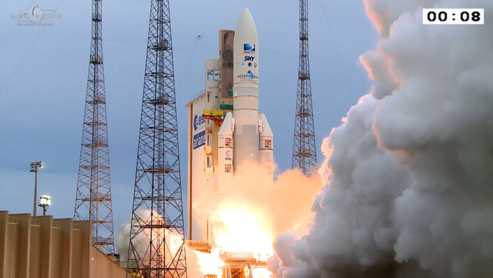 Den 27. mai fraktet Ariane-oppskytningen VA223 de to kommunikasjonssatellittene Directv-15 og Sky Mexico-1 opp i bane. (Foto: ESA) Den 27. mai fraktet Ariane-oppskytningen VA223 de to kommunikasjonssatellittene Directv-15 og Sky Mexico-1 opp i bane. (Foto: ESA)