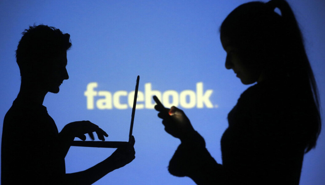 Facebook filtrerer det du ser ut fra det du liker, men effekten er ikke stor nok til å kapsle deg inn bak et skall av ensrettede meningsfeller, viser forskning som publiseres i tidsskriftet Science. På lengre sikt kan effekten likevel vokse og bli et problem, mener en kommentator i samme tidsskrift. (Illustrasjon: Microstock) Facebook filtrerer det du ser ut fra det du liker, men effekten er ikke stor nok til å kapsle deg inn bak et skall av ensrettede meningsfeller, viser forskning som publiseres i tidsskriftet Science. På lengre sikt kan effekten likevel vokse og bli et problem, mener en kommentator i samme tidsskrift. (Illustrasjon: Microstock)