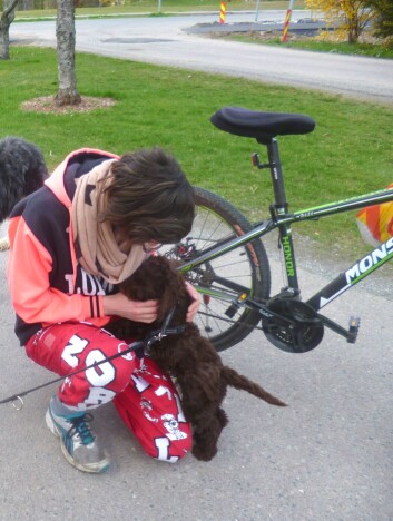 Mia har hilst på mange russ i hele mai, men på selve nasjonaldagen var hun hjemme med Gunnar. (Foto: Emma Mary Garlant) Mia har hilst på mange russ i hele mai, men på selve nasjonaldagen var hun hjemme med Gunnar. (Foto: Emma Mary Garlant)