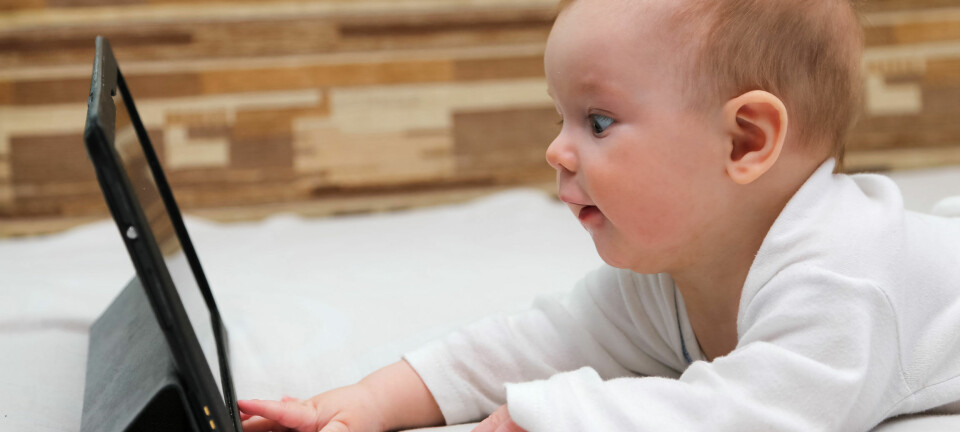 – Vi forventet ikke at barn brukte nettbrett og mobil allerede fra de var seks måneder gamle, sier hovedforfatteren av den nye studien. (Foto: Microstock)