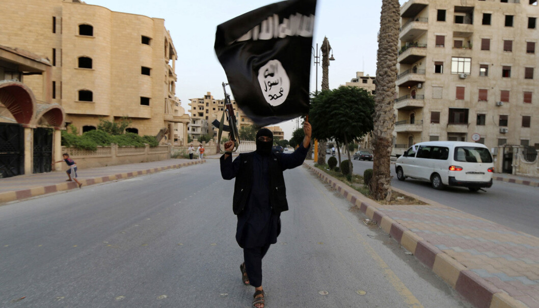 Torsdag morgen ble ruinbyen Palmyra erobret av IS. Bildet viser en IS-soldat fra erobringen av den syriske byen Raqqa tidligere i år. (Foto: Reuters/NTB Scanpix) Torsdag morgen ble ruinbyen Palmyra erobret av IS. Bildet viser en IS-soldat fra erobringen av den syriske byen Raqqa tidligere i år. (Foto: Reuters/NTB Scanpix)