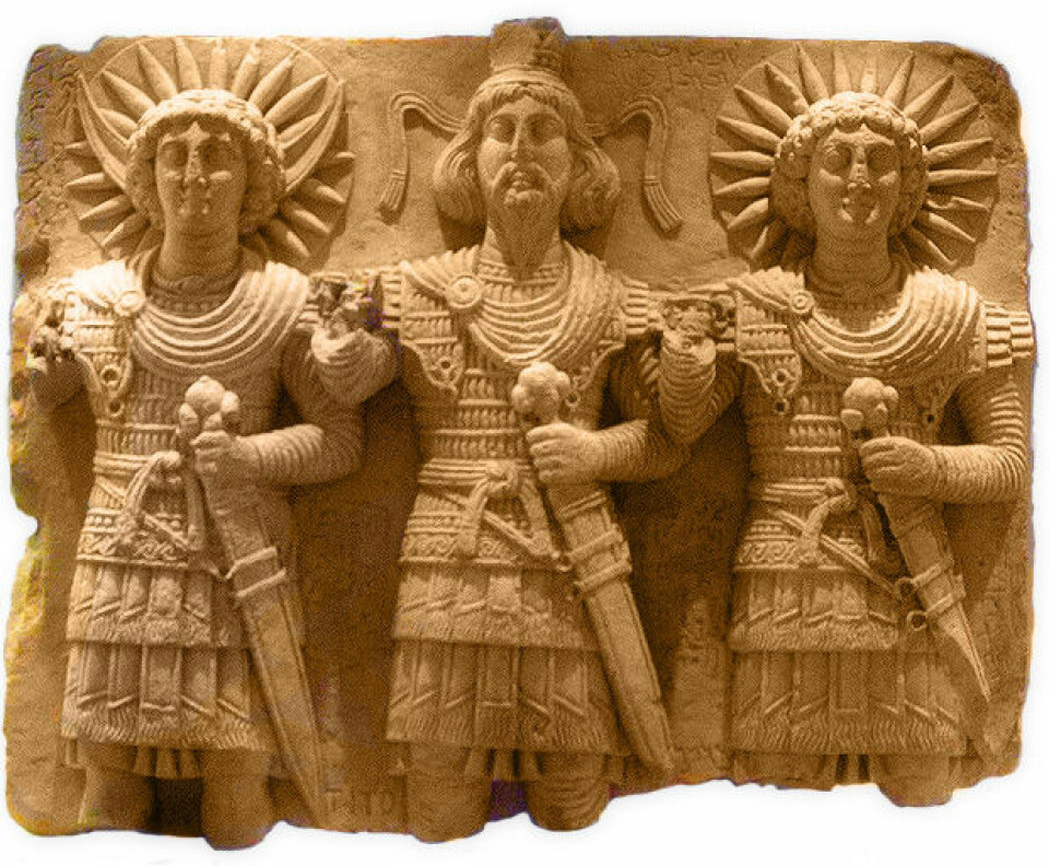 Palmyras tre guder: Aglibol (Måneguden), Baal Shamin (Skymesteren) og Malakbel (Solguden). Kunstverket er fra det 1. århundret etter Kristus. Blir hedenske skulpturer som dette nå ødelagt av IS?   (Foto: NTB Scanpix)