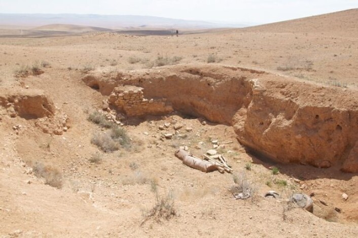 Jordhauger som dette ga arkeologene svar. Dette er et nesten 2000 år gammelt vannreservoar. (Foto: J.C. Meyer) Jordhauger som dette ga arkeologene svar. Dette er et nesten 2000 år gammelt vannreservoar. (Foto: J.C. Meyer)