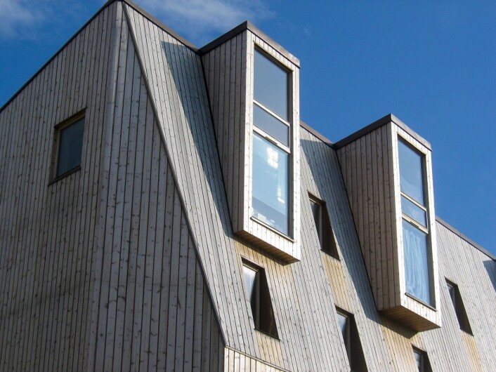 Tre fra innerst til ytterst: Femetasjes bygård i massivt tre på Svartlamon i Trondheim. Bygget er tegnet av Bredeland og Kristoffersen Arkitekter og er et av verdens høyeste hus oppført i massivt tre. (Foto: Lone Ross Gobakken, Skog og landskap) Tre fra innerst til ytterst: Femetasjes bygård i massivt tre på Svartlamon i Trondheim. Bygget er tegnet av Bredeland og Kristoffersen Arkitekter og er et av verdens høyeste hus oppført i massivt tre. (Foto: Lone Ross Gobakken, Skog og landskap)