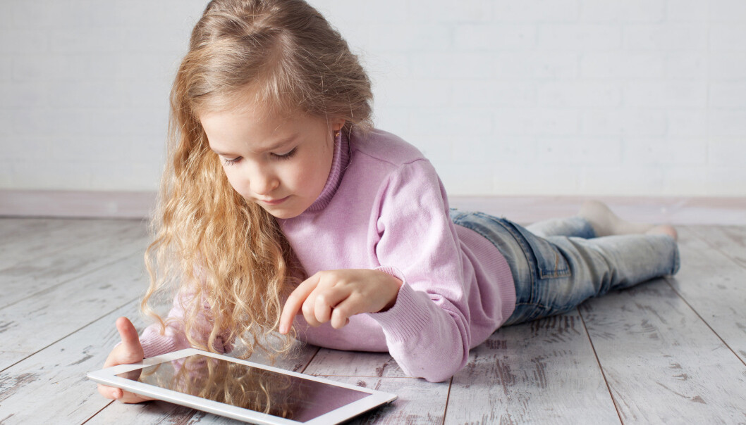Unger skriver vesentlig raskere på nettbrett enn de gjør med blyant og papir. Rettskrivingen er omtrent like god, viser en ny norsk studie. (Foto: Microstock) Unger skriver vesentlig raskere på nettbrett enn de gjør med blyant og papir. Rettskrivingen er omtrent like god, viser en ny norsk studie. (Foto: Microstock)
