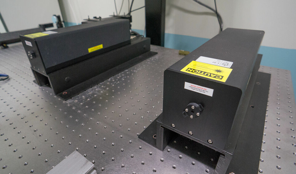Disse laserne på Justervesenet brukes blant annet til å gjøre svært presise lengdemålinger. (Foto: Arnfinn Christensen, forskning.no)