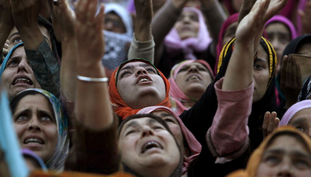 Skal vi forstå hva religion gjør med mennesker, og mennesker med religion, må vi også kjenne deres historie og konkrete livsvilkår, skriver kronikkforfatteren. Bildet viser muslimske kvinner under festivalen Meeraj-un-Nabi i India 17. mai 2015. (Foto: Reuters/Sanish Ismai) Skal vi forstå hva religion gjør med mennesker, og mennesker med religion, må vi også kjenne deres historie og konkrete livsvilkår, skriver kronikkforfatteren. Bildet viser muslimske kvinner under festivalen Meeraj-un-Nabi i India 17. mai 2015. (Foto: Reuters/Sanish Ismai)
