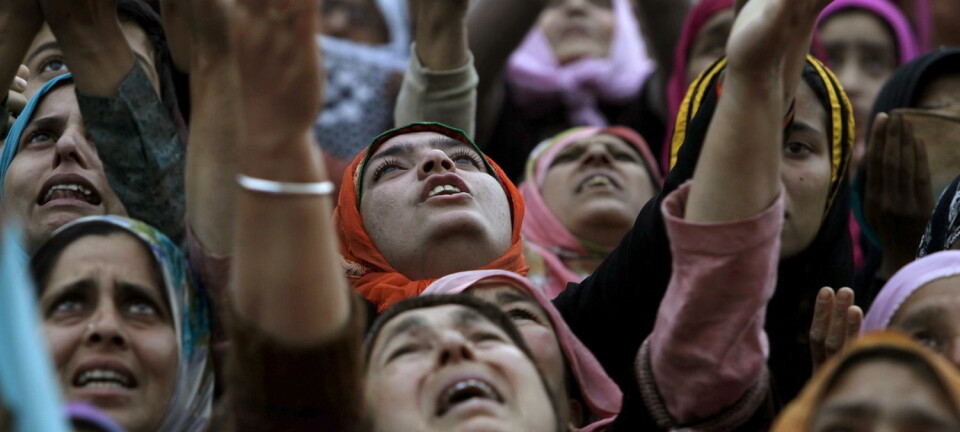 Skal vi forstå hva religion gjør med mennesker, og mennesker med religion, må vi også kjenne deres historie og konkrete livsvilkår, skriver kronikkforfatteren. Bildet viser muslimske kvinner under festivalen Meeraj-un-Nabi i India 17. mai 2015.  (Foto: Reuters/Sanish Ismai)