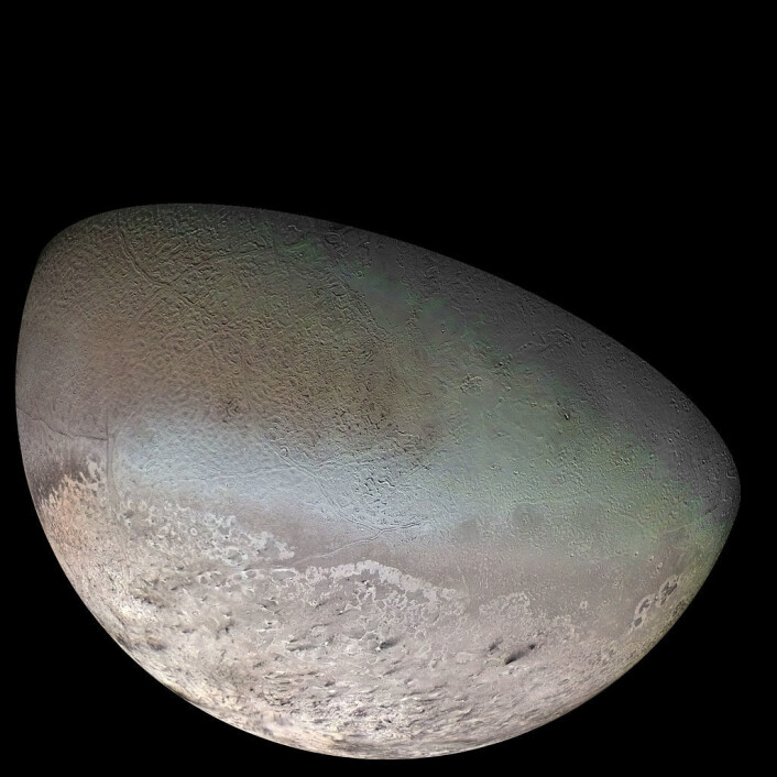 Tritons overflate, sett av sonden Voyager 2 i 1989 (Foto: NASA/JPL) Tritons overflate, sett av sonden Voyager 2 i 1989 (Foto: NASA/JPL)