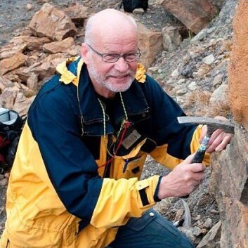 – Forsøkene på Svalbard viser at vi har en tett kappebergart når vi foretar en kontrollert injisering, sier professor Snorre Olaussen. (Foto: UNIS) – Forsøkene på Svalbard viser at vi har en tett kappebergart når vi foretar en kontrollert injisering, sier professor Snorre Olaussen. (Foto: UNIS)
