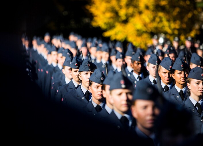 Kvinnene har for lengst gjort sitt inntog i de militæres rekker, noe som har ført til både utvikling og hodebry. (Foto: Mats Grimsæth, Forsvaret) Kvinnene har for lengst gjort sitt inntog i de militæres rekker, noe som har ført til både utvikling og hodebry. (Foto: Mats Grimsæth, Forsvaret)