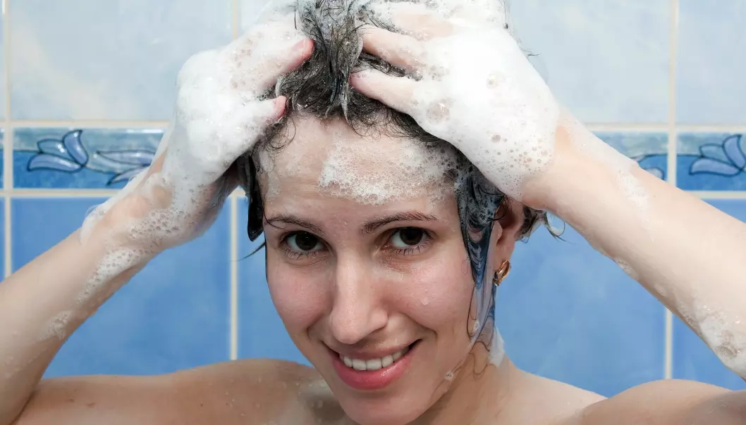 Denne gangen er spørsmålet til forskerne hvor ofte håret trenger en tur inn under dusjen.  (Foto: Colourbox)