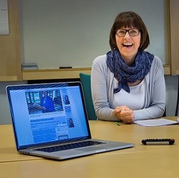 Universitetslektor Laila Oskarsson synes det er rart å høre sin egen stemme digitalisert, men er svært fornøyd med det nye dataprogrammet som gjør at all elektronisk tekst på nordsamisk nå kan bli lest av en datamaskin. (Foto: Stig Brøndbo) Universitetslektor Laila Oskarsson synes det er rart å høre sin egen stemme digitalisert, men er svært fornøyd med det nye dataprogrammet som gjør at all elektronisk tekst på nordsamisk nå kan bli lest av en datamaskin. (Foto: Stig Brøndbo)