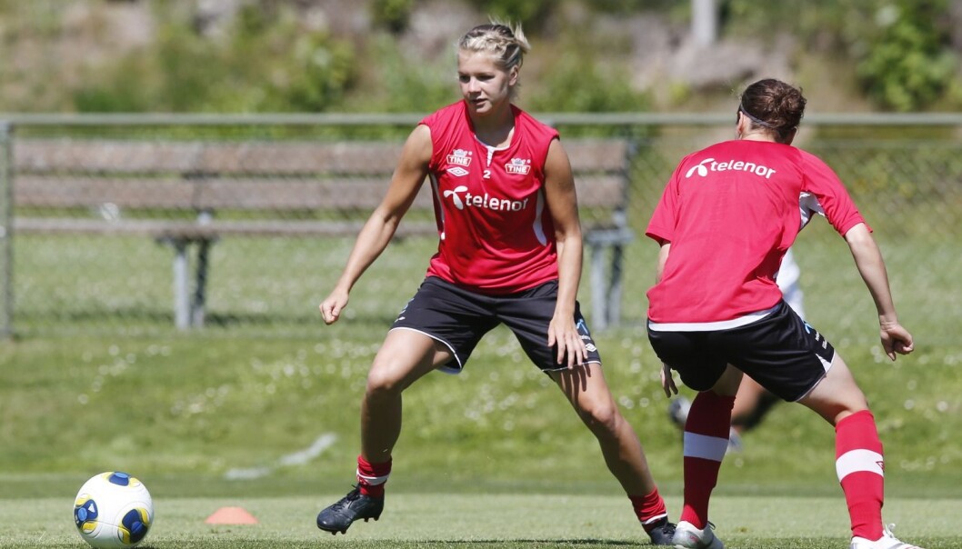 Løping gir deg veldig god trening, men fotball er enda litt bedre fordi du får flere forskjellige typer trening på en gang. Her trener Ada Stolsmo Hegerberg med det norske kvinnelandslaget i fotball i 2013. (Foto: Terje Bendiksby, NTB scanpix) Løping gir deg veldig god trening, men fotball er enda litt bedre fordi du får flere forskjellige typer trening på en gang. Her trener Ada Stolsmo Hegerberg med det norske kvinnelandslaget i fotball i 2013. (Foto: Terje Bendiksby, NTB scanpix)