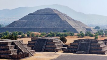 Tusenvis av mennesker ble ofret fra aztekernes solpyramide for å sikre at solen fortsatt ville stå opp om morgenen. (Foto: Colourbox) Tusenvis av mennesker ble ofret fra aztekernes solpyramide for å sikre at solen fortsatt ville stå opp om morgenen. (Foto: Colourbox)