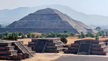 Tusenvis av mennesker ble ofret fra aztekernes solpyramide for å sikre at solen fortsatt ville stå opp om morgenen.  (Foto: Colourbox)