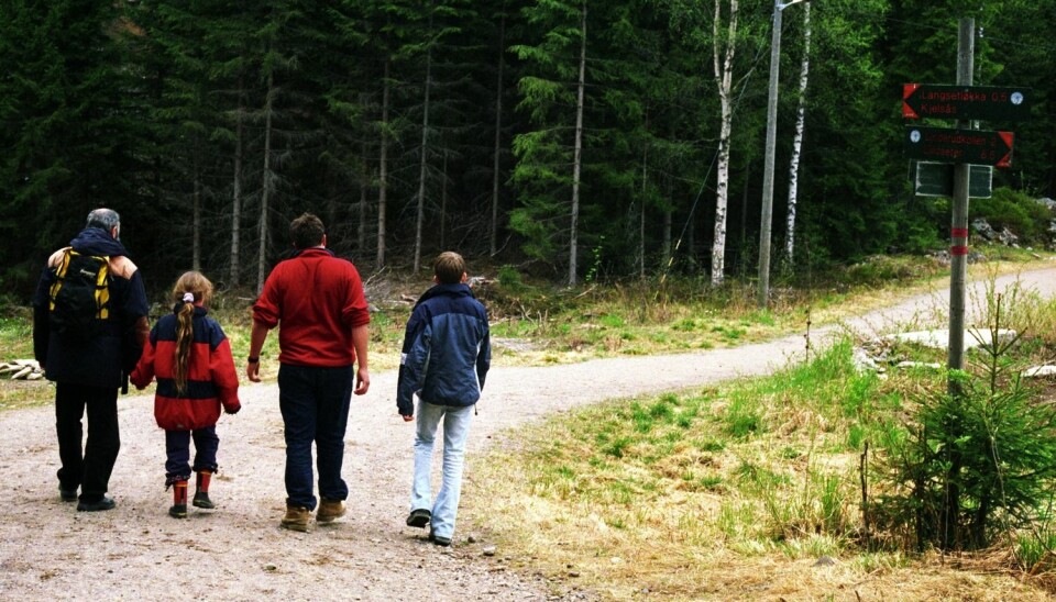 Familie på tur i Nordmarka utenfor Oslo. Omgitt av verdier for milliarder av kroner. (Foto: Berit Keilen, NTB scanpix)