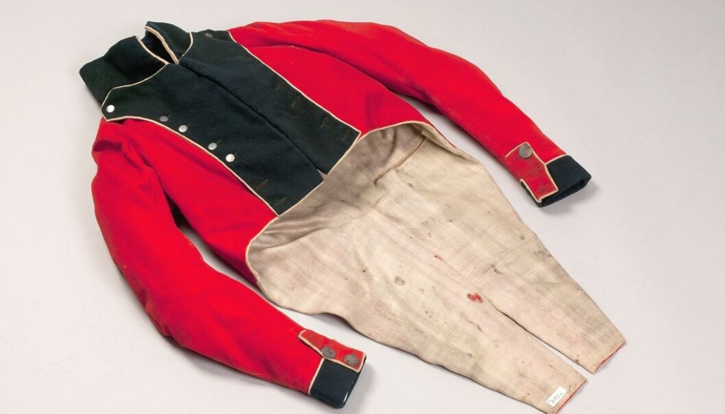 Offiser-uniform fra 1809, tilhørende Todderud på Åker gård ved Hamar. Norske bondekvinner må ha vevd, strikket og sydd og hatt varme klær parat til sine nærmeste som skulle ut i krigen, i langt større omfang enn vi kan dokumentere, skriver Anna Tranberg i Historisk tidsskrift. (Foto: Domkirkeodden) Offiser-uniform fra 1809, tilhørende Todderud på Åker gård ved Hamar. Norske bondekvinner må ha vevd, strikket og sydd og hatt varme klær parat til sine nærmeste som skulle ut i krigen, i langt større omfang enn vi kan dokumentere, skriver Anna Tranberg i Historisk tidsskrift. (Foto: Domkirkeodden)