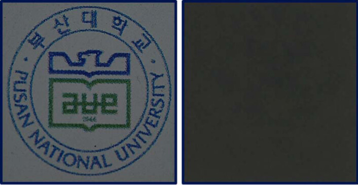 Prototypen til den nye vindusskjermen er her lagt på et papir. Til venstre sees papiret gjennom skjermbildet, som viser logoen til Pusan National University, der teknologien er utviklet. Til høyre sees hvordan skjermen kan gjøres ugjennomsiktig, og hvor mørk bakgrunnen blir. Siden skjermen ligger ned mot et papirark, vil det i dette tilfelle ikke være noe lys bakfra som kan spres av fargestoffene, og skjermbildet synes derfor ikke. (Foto: T.-H.Yoon/Pusan National University) Prototypen til den nye vindusskjermen er her lagt på et papir. Til venstre sees papiret gjennom skjermbildet, som viser logoen til Pusan National University, der teknologien er utviklet. Til høyre sees hvordan skjermen kan gjøres ugjennomsiktig, og hvor mørk bakgrunnen blir. Siden skjermen ligger ned mot et papirark, vil det i dette tilfelle ikke være noe lys bakfra som kan spres av fargestoffene, og skjermbildet synes derfor ikke. (Foto: T.-H.Yoon/Pusan National University)