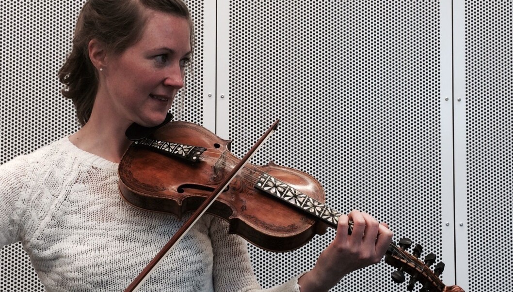 Laura Ellestad forsker på musikken til norske spellemenn i USA (Foto: Leif Gjerstad) Laura Ellestad forsker på musikken til norske spellemenn i USA (Foto: Leif Gjerstad)