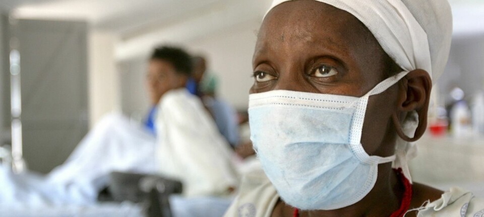 Denne kvinnen har testet positivt for superresistent tuberkulose. Her venter hun på behandling ved sykehuset Tugela Ferry i den fattige KwaZulu Natal-provinsen i Sør-Afrika, i 2006. Stadig flere blir rammet av multiresistent og superresistent tuberkulose. (Foto: Reuters)
