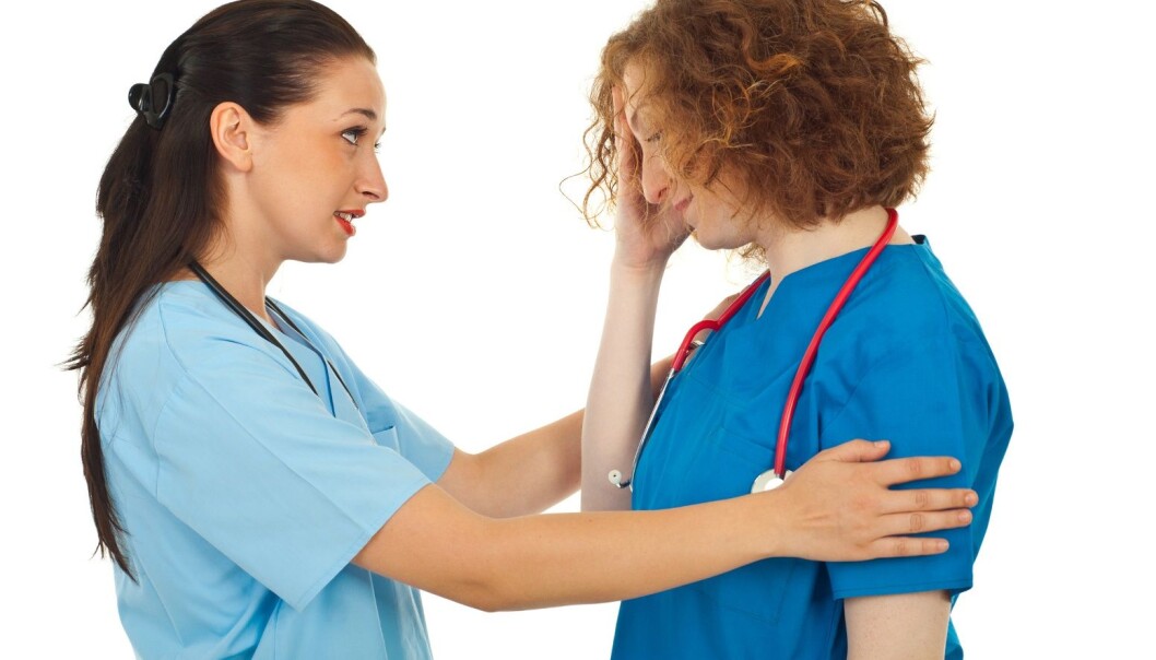 Støtten fra kollegaer betyr enormt mye for helsepersonell som jobber med mennesker som opplever en psykisk krise. (Foto: Microstock/NTB scanpix) Støtten fra kollegaer betyr enormt mye for helsepersonell som jobber med mennesker som opplever en psykisk krise. (Foto: Microstock/NTB scanpix)