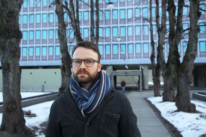 Koordineringsarbeidet har bidratt til å minske presset på de berørte, mener sekretariatsleder Nils Olav Refsdal. Her foran Regjeringsbygget. (Foto: Elin Fugelsnes) Koordineringsarbeidet har bidratt til å minske presset på de berørte, mener sekretariatsleder Nils Olav Refsdal. Her foran Regjeringsbygget. (Foto: Elin Fugelsnes)