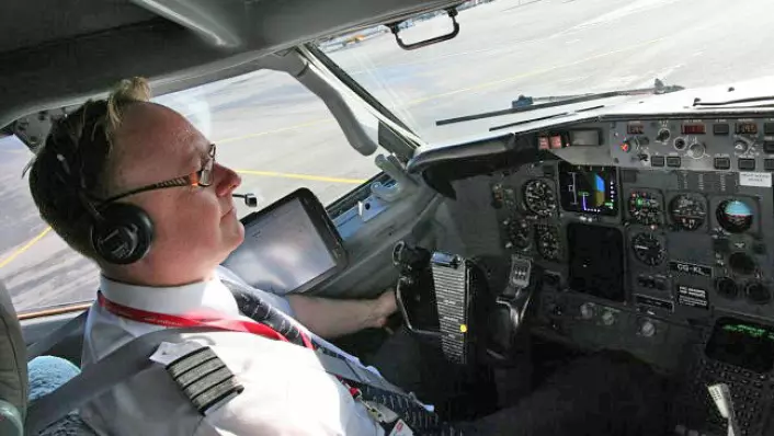 Kaptein Ole Christian Melhus i Norwegian tror de fleste vil sitte på et fly hvor piloten styrer. (Foto: Kjartan Rørslett, NRK)