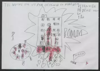 Denne detaljrike tegningen fra en niåring viser både bomben, skytingen på Utøya og gjerningspersonen som ser ut til å ha glede av sin egen ondskap. Teksten over sier «Til minne om Utøya-ofrene og bomben. Vi tenker på dere. Hilsen NN 9 år»  (Foto: (Illustrasjon: Riksarkivet))