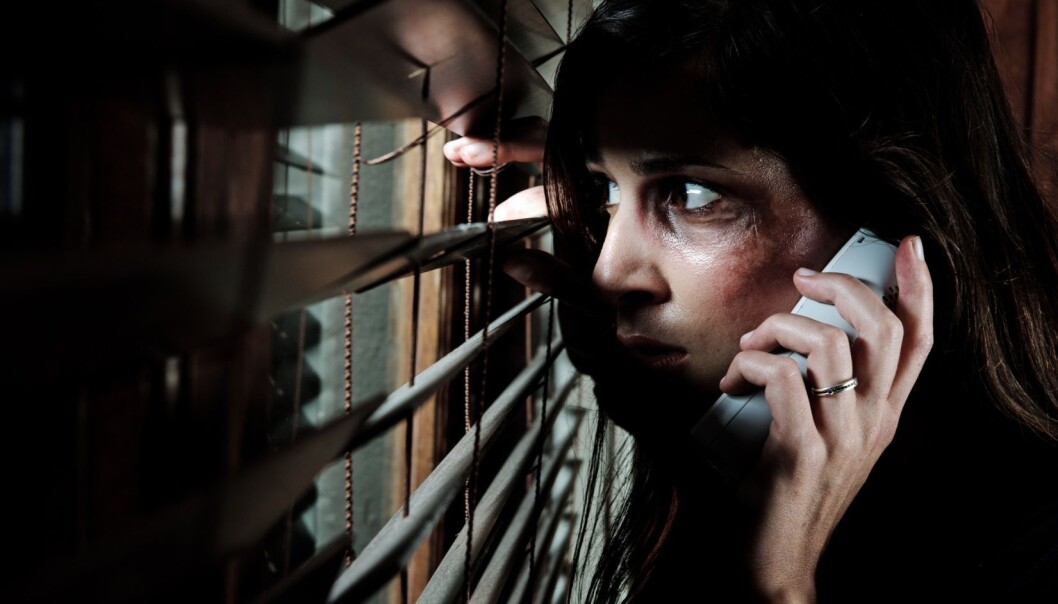 Ny rapport anbefaler en nasjonal telefon for mennesker med voldsrelaterte erfaringer. (Illustrasjonsfoto: Microstock) Ny rapport anbefaler en nasjonal telefon for mennesker med voldsrelaterte erfaringer. (Illustrasjonsfoto: Microstock)
